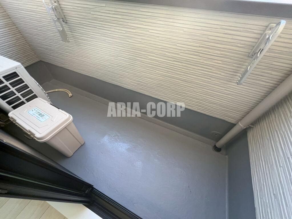 バルコニー　バルコニー、室内物干し、浴室乾燥と3箇所お洗濯物を干せます！