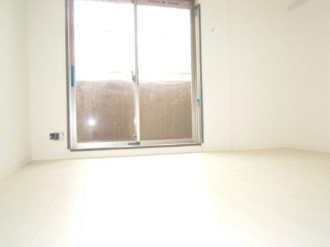 居室・リビング　室内