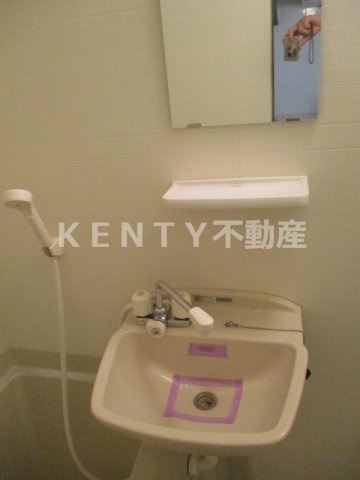 洗面設備　ゆったりとスペースのある洗面所