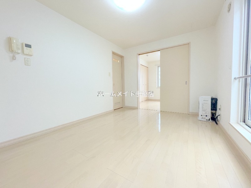 居室・リビング　明るいリビングです♪