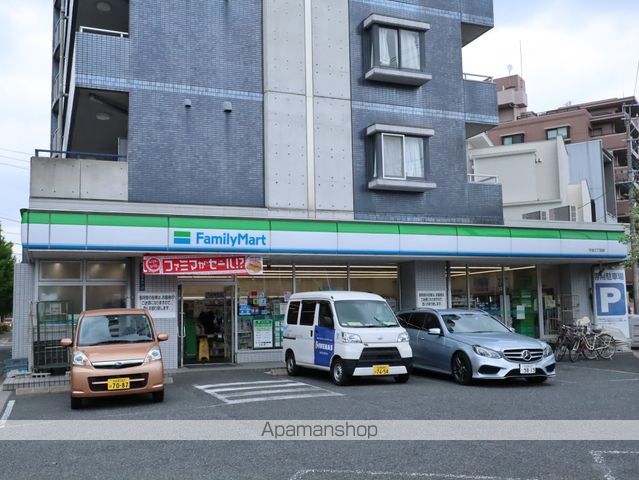 コンビニ　ファミリーマート（コンビニ）まで512m