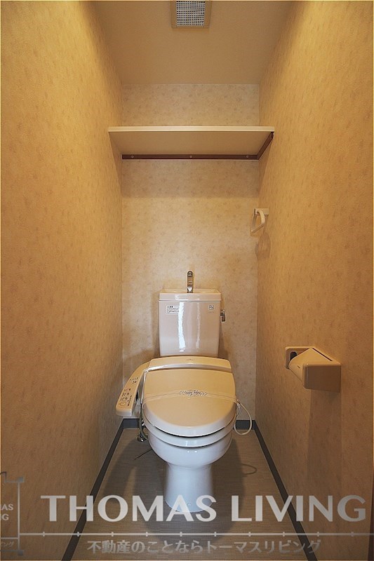 トイレ　温水洗浄便座付きで快適です。