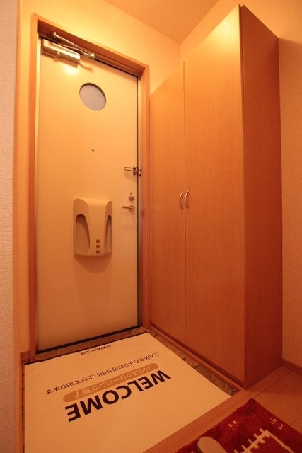 玄関　同物件別号室の写真です。