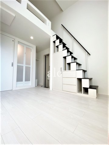 その他部屋・スペース　落ち着いた色調の寝室です