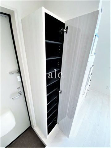 玄関　収納もある玄関です