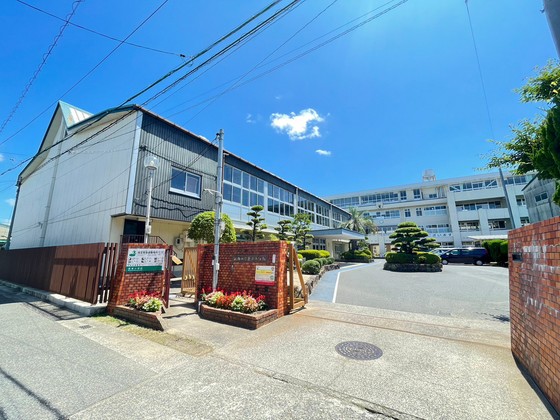 小学校　広島市立長束小学校（小学校）まで392m