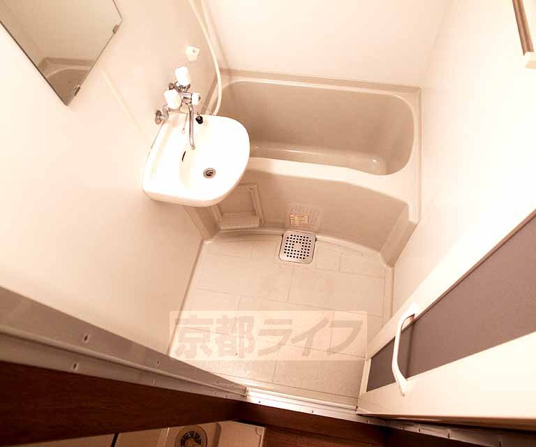 バス・シャワールーム　きれいなユニットバスルームです・