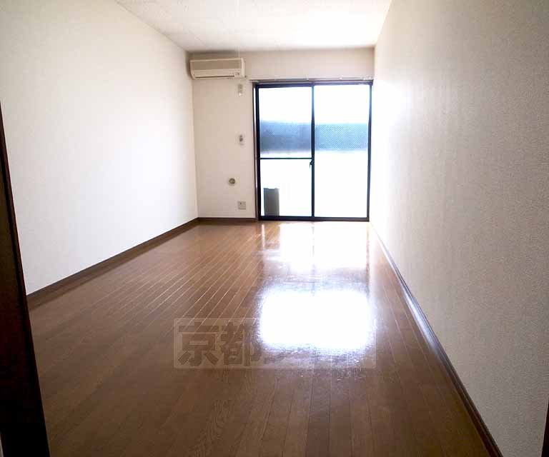 居室・リビング　奥行きがあり非常に広々とした室内です・