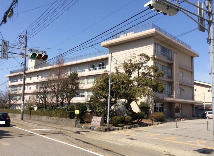 小学校　金沢市立鞍月小学校（小学校）まで499m