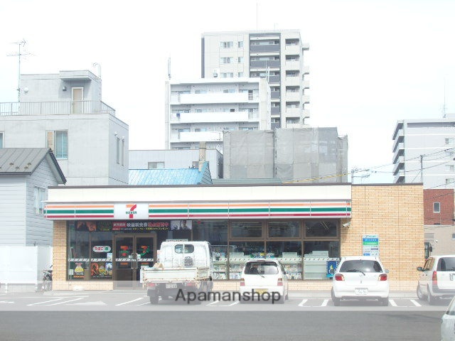 コンビニ　セブンイレブン（コンビニ）まで209m
