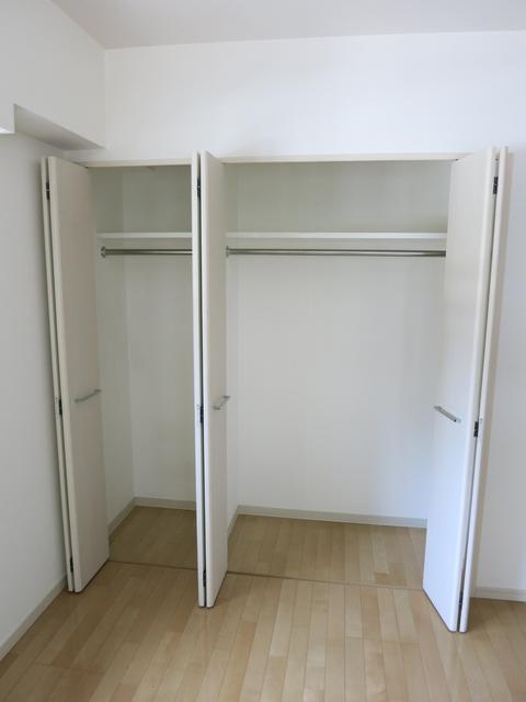 収納　オートロック