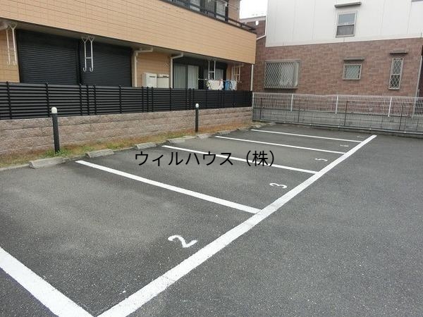 駐車場　敷地内駐車場！