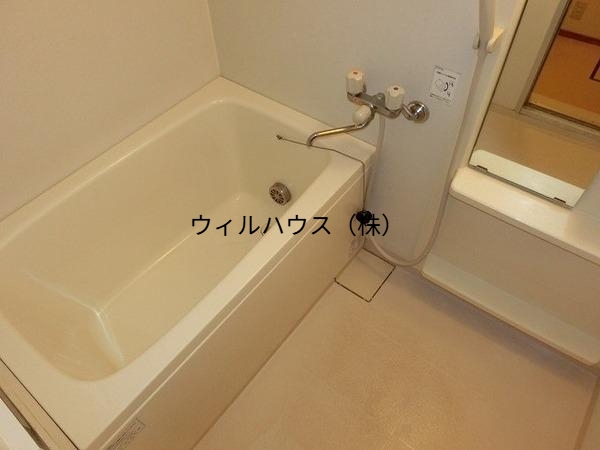 バス・シャワールーム　追い焚き機能付きバス！