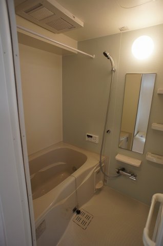 バス・シャワールーム　コンパクトで使いやすいお風呂です