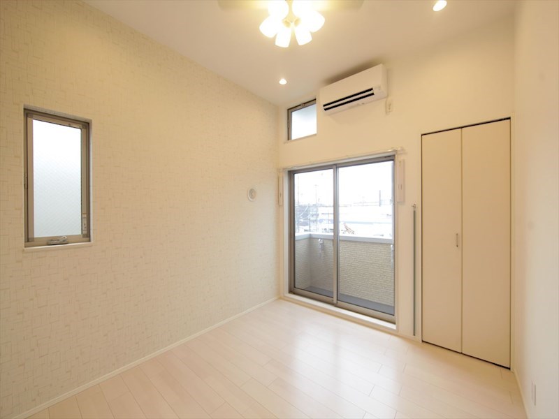 バルコニー　洋室6帖　ロフト5.9帖（収納にも使えます）　同仕様写真