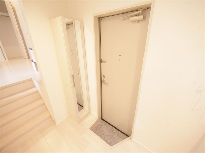 玄関　玄関　シューズボックス付（収納充実してます）　同仕様写真