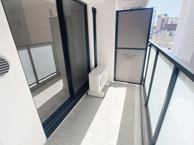 バルコニー　掲載写真は同型モデルを掲載しており実際のお部屋と仕様等が異な