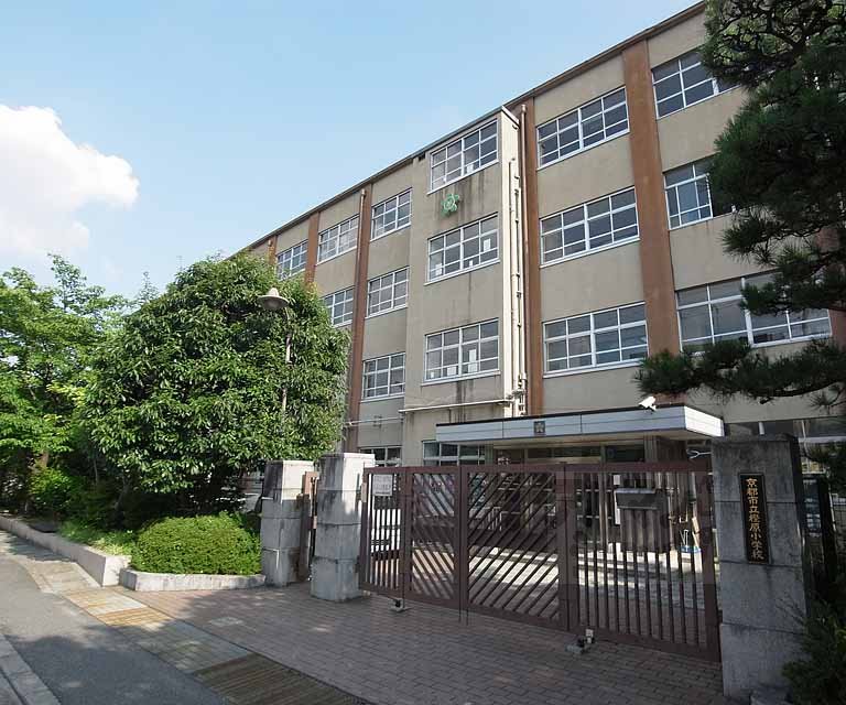 小学校　樫原小学校（小学校）まで400m