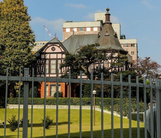 高校・高専　明治学院高等学校（高校・高専）まで228m