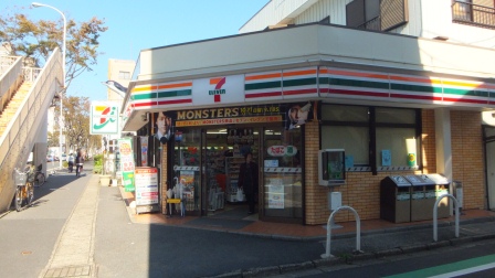 コンビニ　セブンイレブン船橋湊町店（コンビニ）まで304m