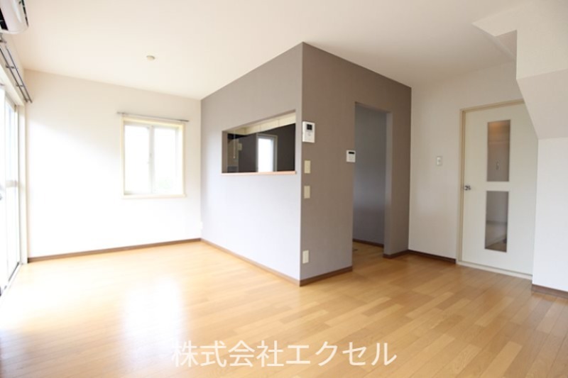 居室・リビング　南西向きのリビングです。