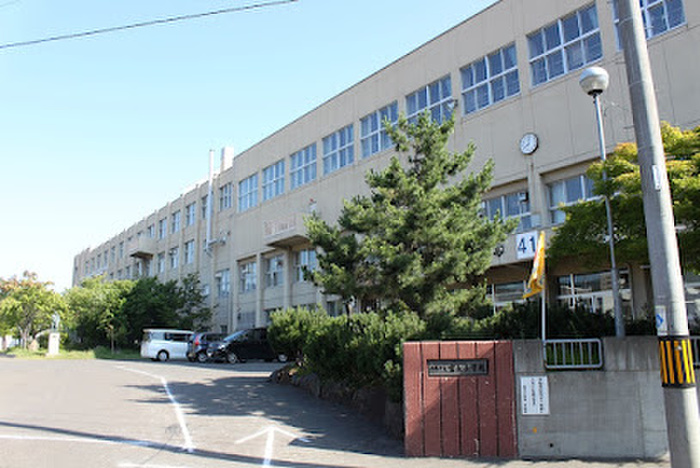 小学校　札幌市立富丘小学校（小学校）まで650m