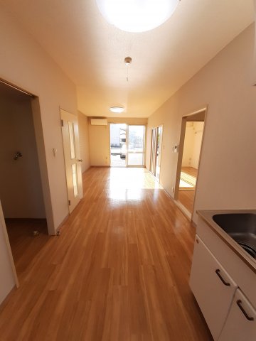 居室・リビング　こちらの居間で趣味の時間をお楽しみください