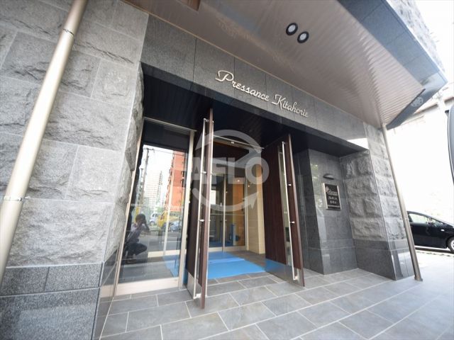 エントランス　プレサンス北堀江　エントランスアプローチ