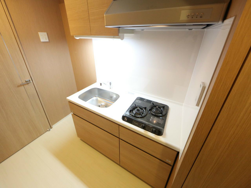 キッチン　システムキッチン（ガス2口）冷蔵庫・レンジ等ご用意できます