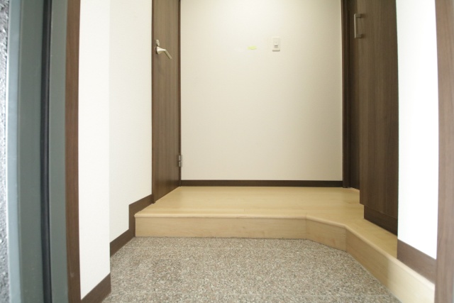 玄関　※別室の参考写真の為、現況優先です。