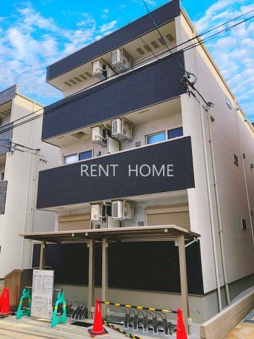 建物外観　3階建てのスマートな建物です。