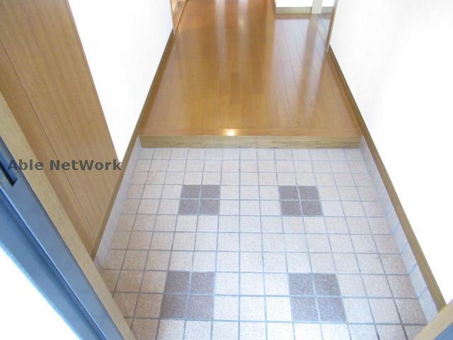 玄関　※同物件、別部屋の写真です
