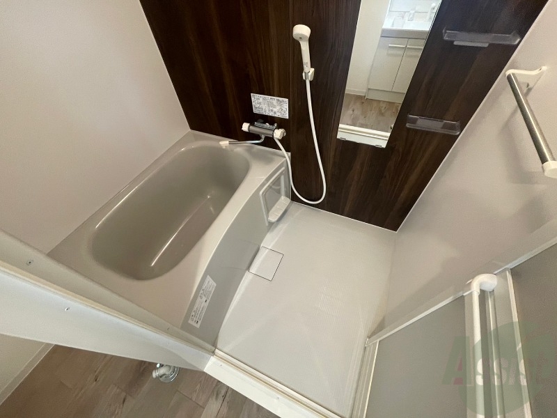 バス・シャワールーム　お風呂になります。一日の疲れを癒してくださいね。