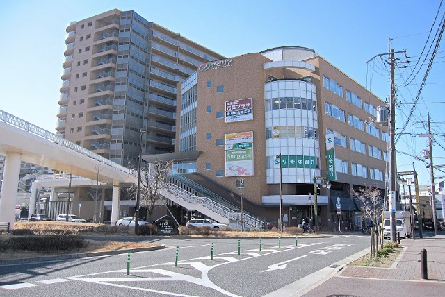 銀行　りそな銀行柏原支店（銀行）まで742m