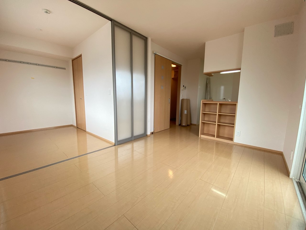 居室・リビング　床色が明るくて綺麗です♪