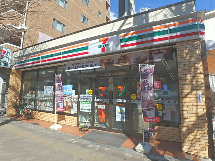 コンビニ　セブンイレブン（コンビニ）まで185m