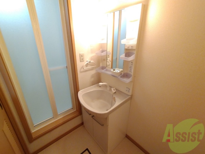 洗面設備　洗面台。身支度にはかかせないですよね～。