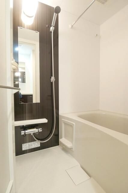 バス・シャワールーム　コンパクトで使いやすいお風呂です