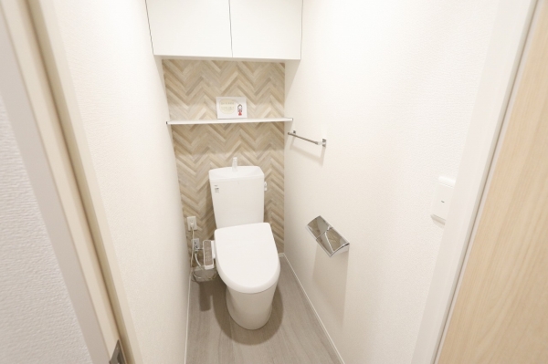 トイレ　温水シャワー付きトイレです