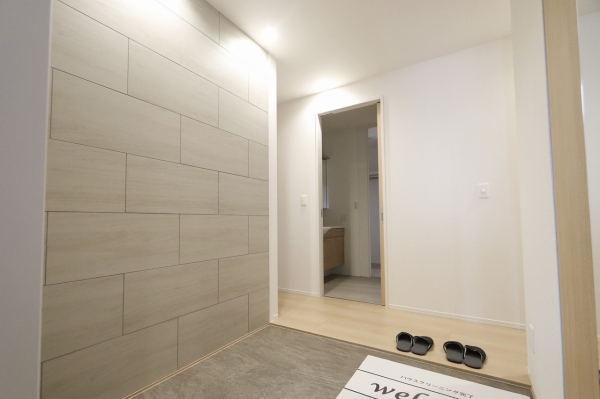 玄関　玄関収納付き