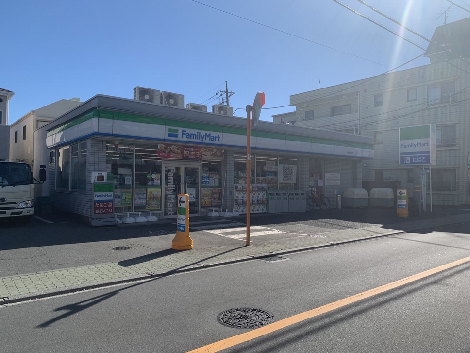 コンビニ　ファミリーマート 練馬桜台店（コンビニ）まで445m