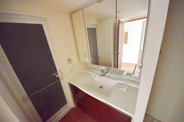 洗面設備　★便利な独立洗面台付です★