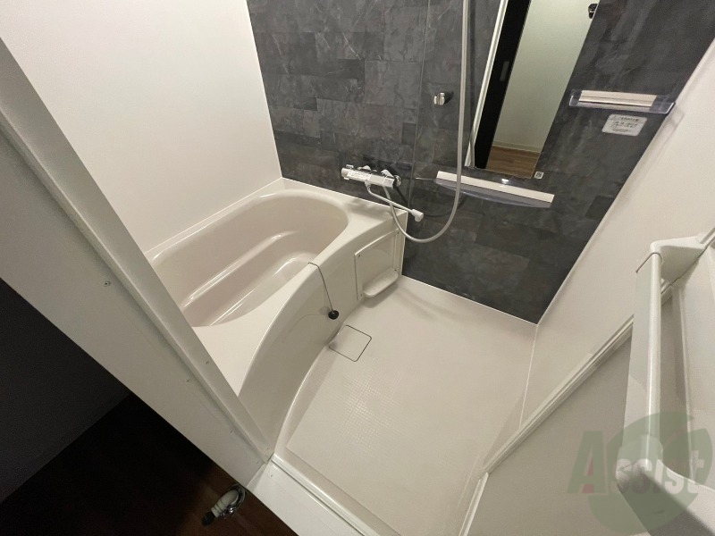 バス・シャワールーム　お風呂になります。一日の疲れを癒してくださいね。