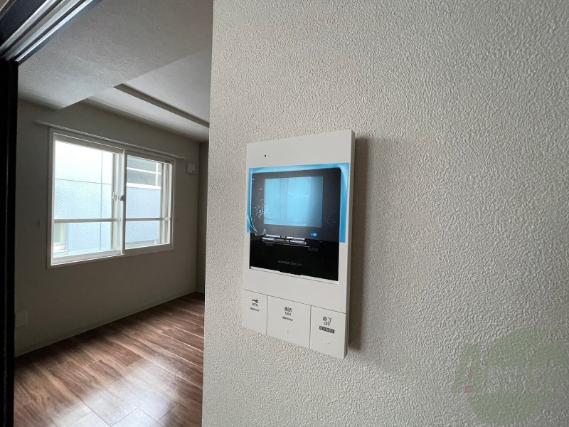 セキュリティ　ＴＶモニター付インターホンです。来客者の顔が見えるので安心！