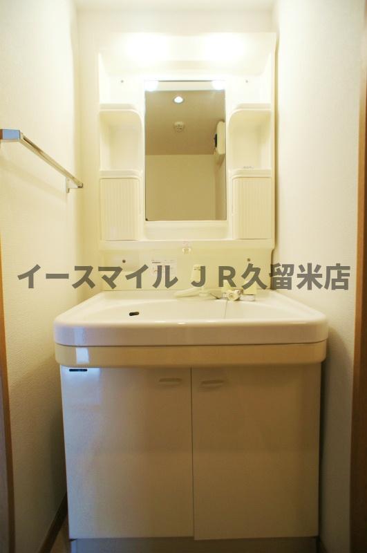 洗面設備　朝の支度にも助かる、独立の洗髪洗面化粧台