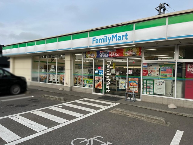 コンビニ　ファミリーマート原町日の出町店（コンビニ）まで328m