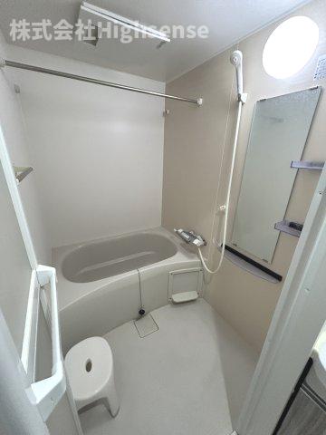 バス・シャワールーム　落ち着いた空間のお風呂です