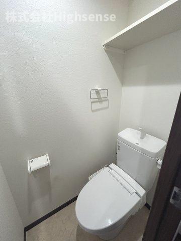 トイレ　落ち着いた色調のトイレです