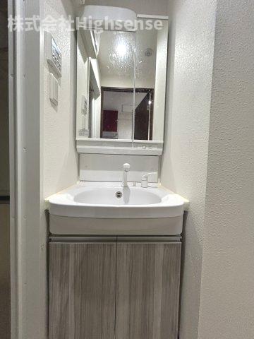 洗面設備　ゆったりとスペースのある洗面所