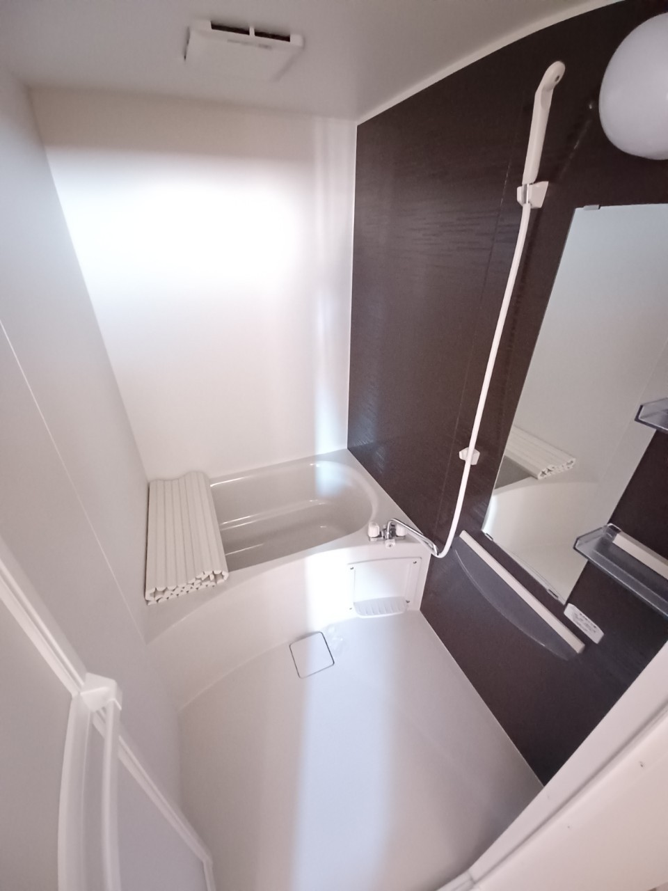 バス・シャワールーム　落ち着いた空間のお風呂です